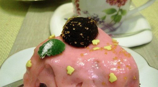 Мини-тортик с клубничной йогуртовой глазурью