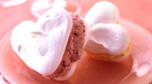 Меренги-сердечки с мороженым