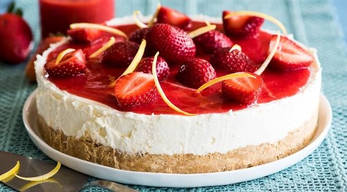 Творожный торт с клубникой