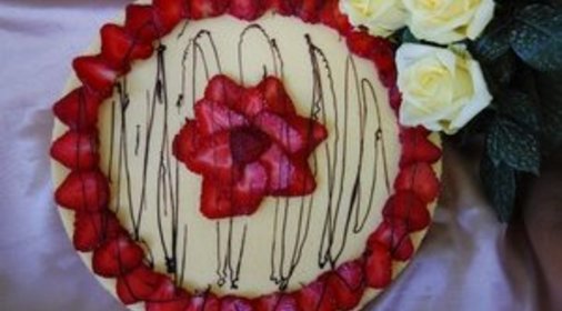 Торт-мусс с клубникой и шампанским