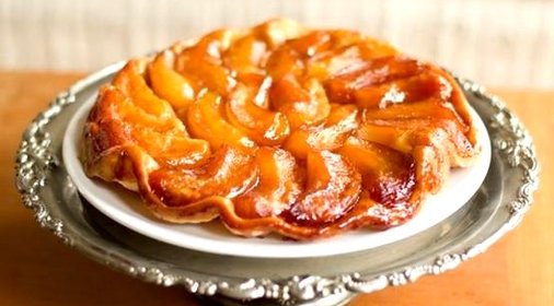 Перевернутый яблочный пирог с карамелью