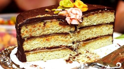 Фисташковый торт с марципаном и шоколадной глазурью