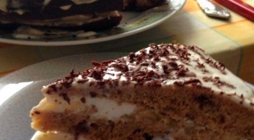 Нутовый торт с черешней, бананом и йогуртом