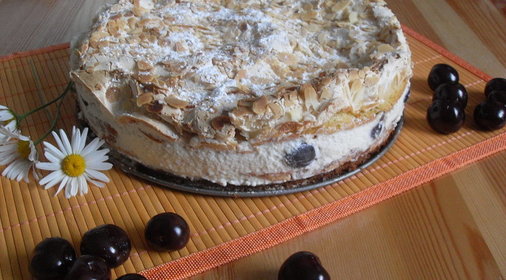 Вишневый торт с безе