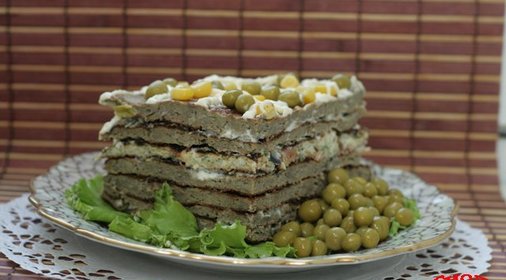 Печёночный торт с овощной прослойкой