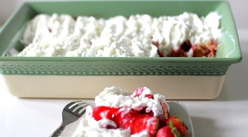 Клубничный торт без выпечки