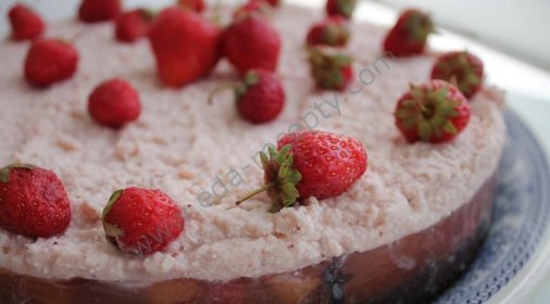 Торт с маскарпоне и клубникой