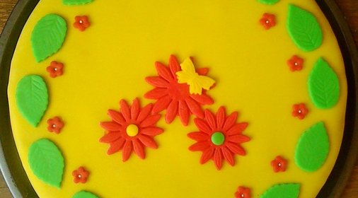 Торт из сгущенного молока со сметанным кремом и мастикой