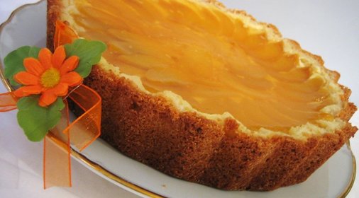 Сметанно-пудинговый торт с персиками