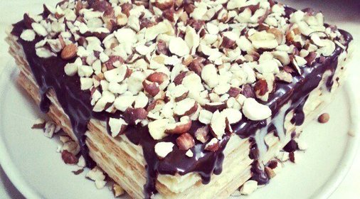 Вафельный торт с орехами и кокосом