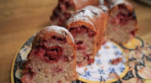 Миндальный пирог с вишней