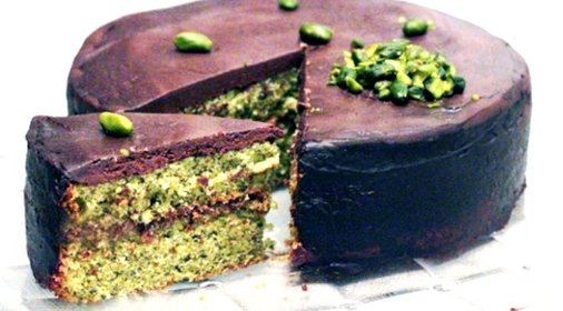 Шоколадный торт с фисташками