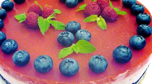 Сливочно-йогуртовый торт Лесные Ягоды