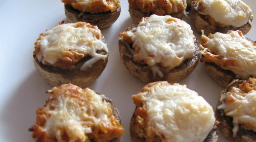 Блинный торт с чёрной икрой