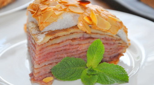 Блинный торт с клубникой