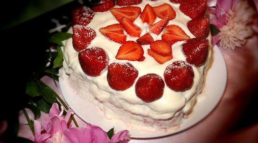 Клубничный торт с маком