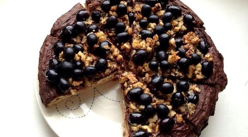Торт с виноградом и грецкими орехами