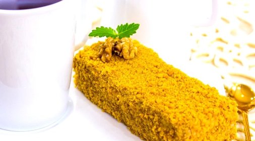 Медовое пирожное