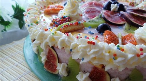 Клубничный торт со сливочно-йогуртовым кремом