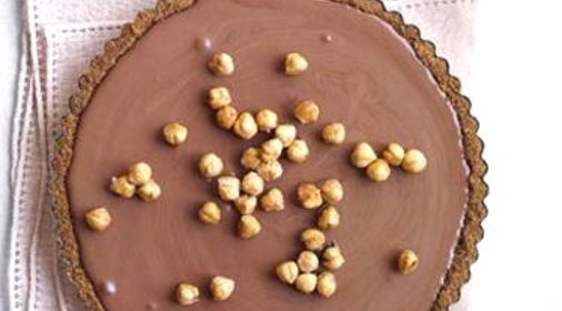 Торт с шоколадным муссом и лесными орехами