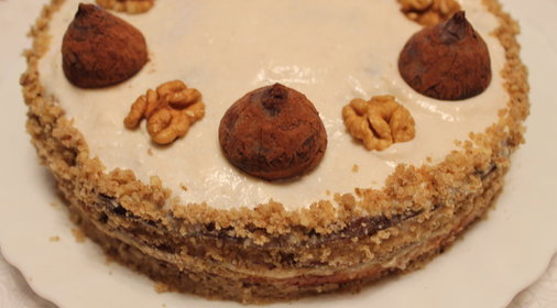 Шоколадный торт из гороха с кремом из черимойи