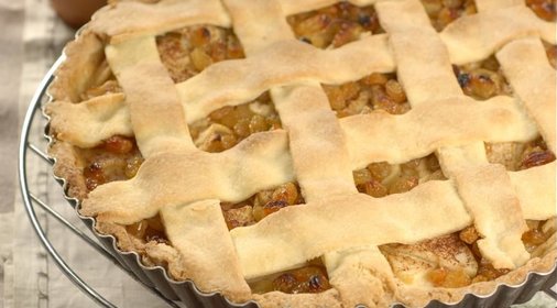 Яблочный торт с ванильным соусом