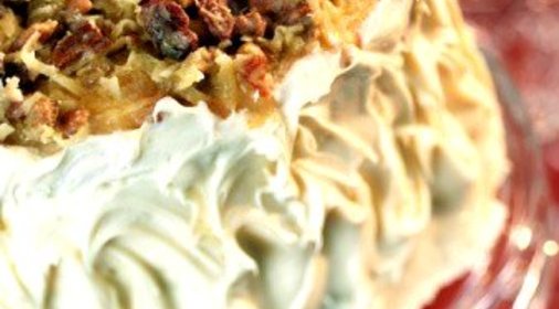 Картофельный торт со сметанным кремом и миндалем