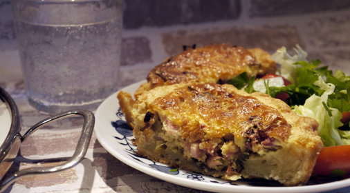 Австрийский беконово-луковый торт (твороженно-песочный киш)