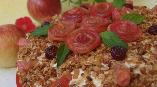 Яблочный торт с карамелизированными хлопьями