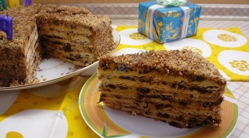 Торт с грецкими орехами и черносливом