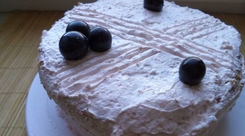 Бисквитный торт с творожным кремом