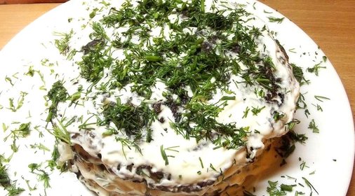 Печеночный тортик со сметано-чесночной пропиткой