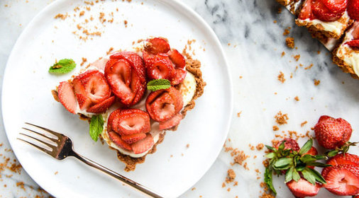 Клубничный торт без запекания