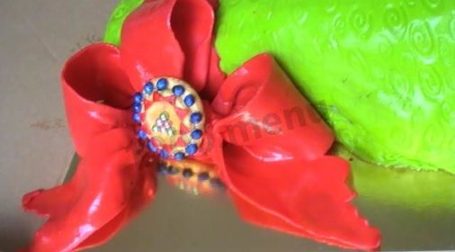 Праздничный бант из мастики на торт
