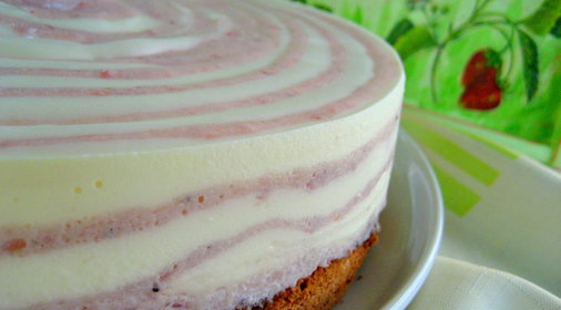 Торт с лимонно-клубничным муссом