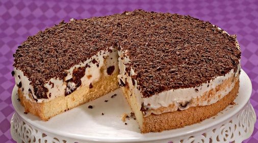Сметанно-творожный торт с черносливом