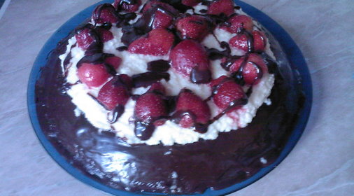 Клубничный торт с сыром