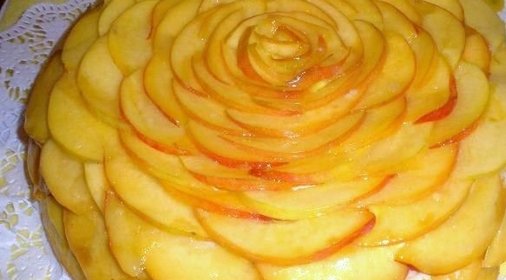 Бисквитный торт с нектарином