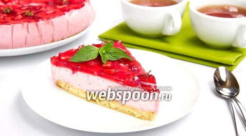 Торт с клубничным муссом и желе