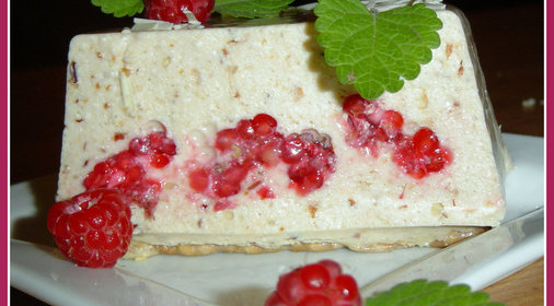 Торт творожный с черешней и малиной