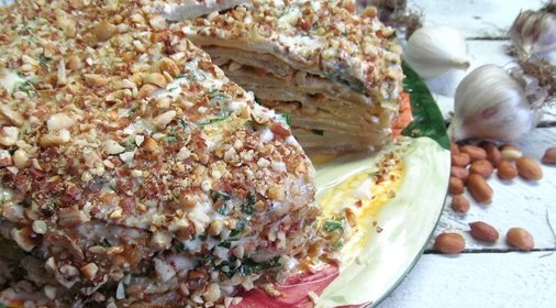 Закусочный торт из капустных листьев