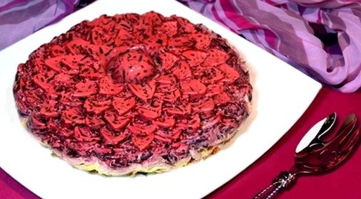 Салат-торт «Селёдка под шубой в желе»