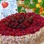 Пряничный торт с малиной и черешней
