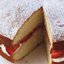 Торт с клубникой и взбитыми сливками