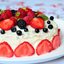 Блинный торт с творожным кремом и ягодами