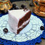 Шоколадный торт с творожно-смородиновым кремом