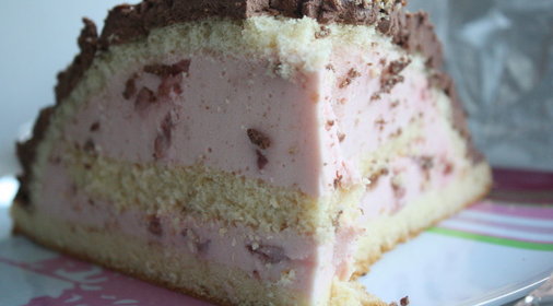 Торт Клубнично-шампанский