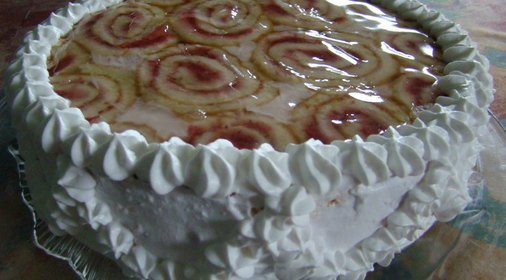 Клубнично-йогуртовый торт