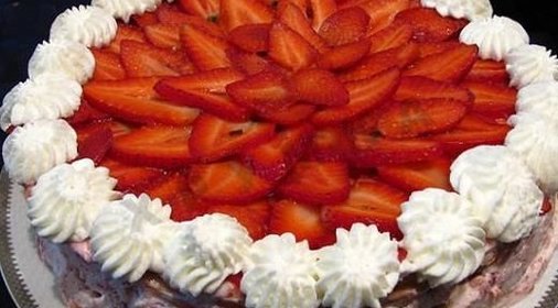 Торт Сливки с клубникой