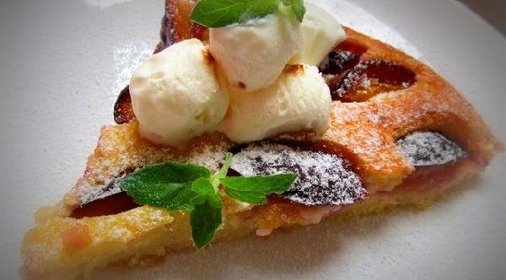 Нежнейший пирог со сливами